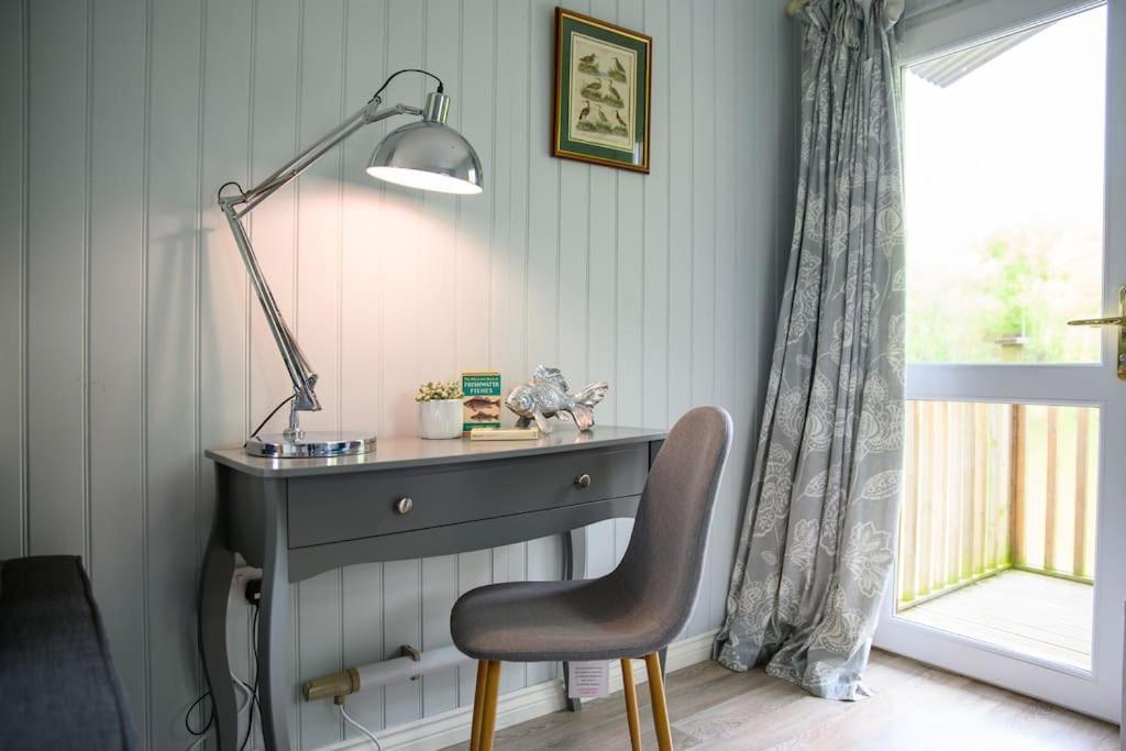 Lakeside Cabin On Stilts- 'Kingfisher' Rous Lench Esterno foto